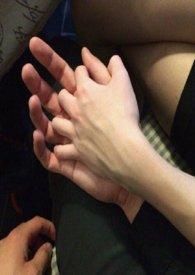 和哥哥的死对头谈恋爱 比我大十几岁